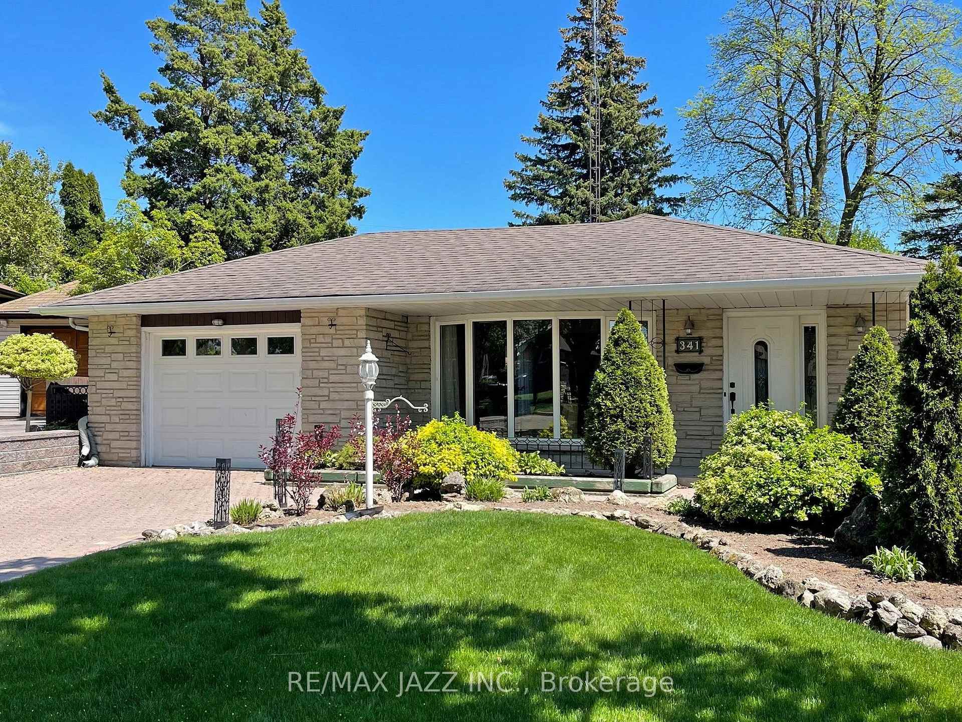 Property Photo: 341 Elizabeth Street ON L1J 5S7