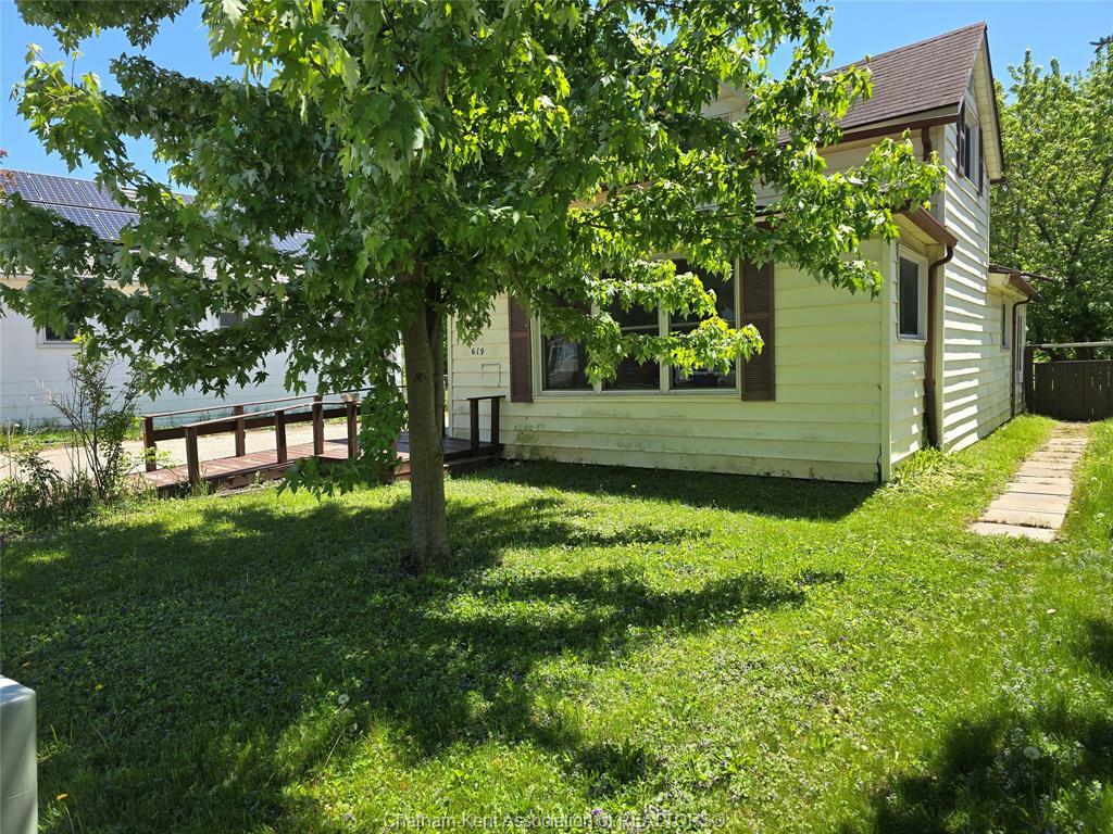 Property Photo:  619 Duke Street  ON N8A 1G1 