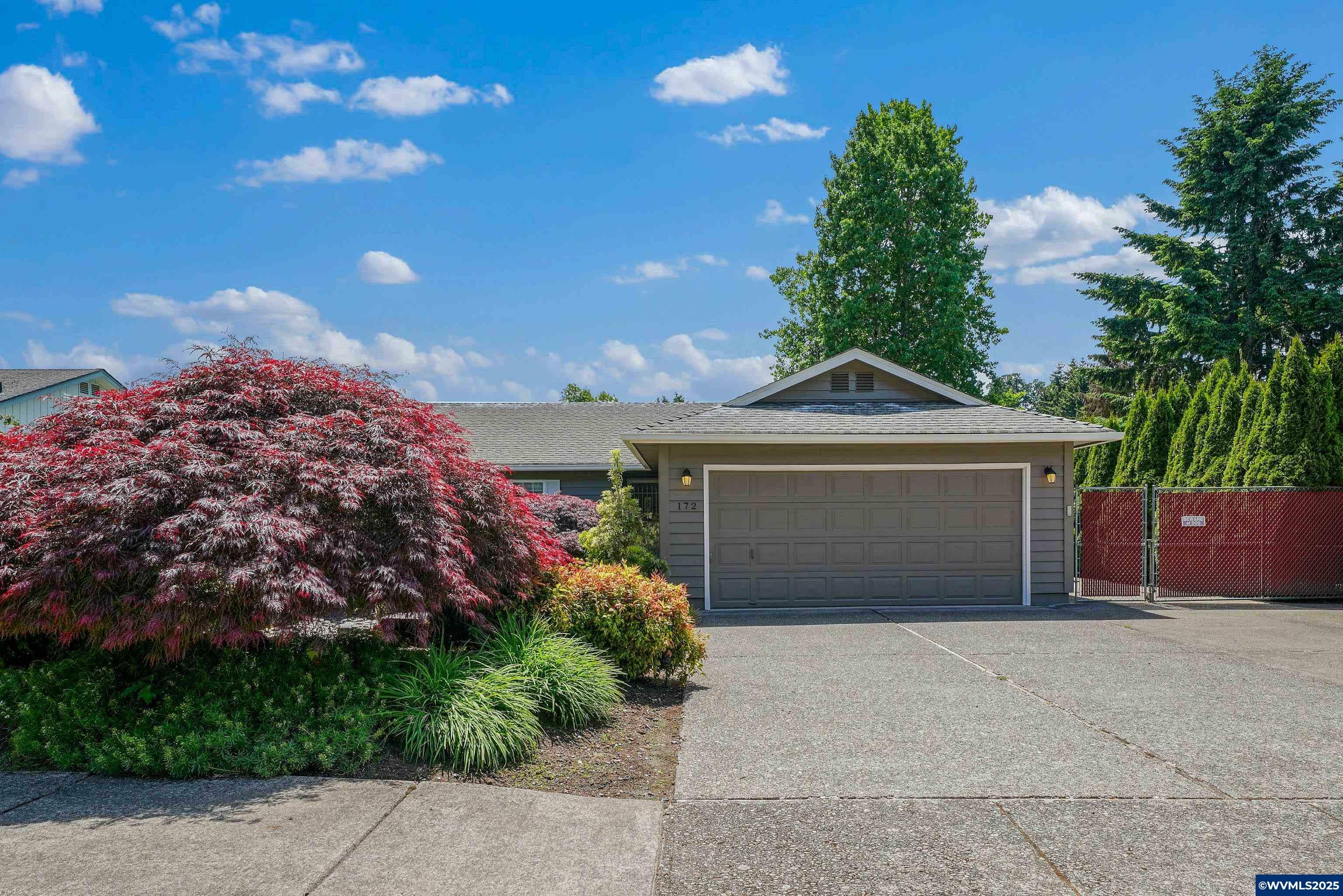 Property Photo: 172 Carnelia St SE OR 97306