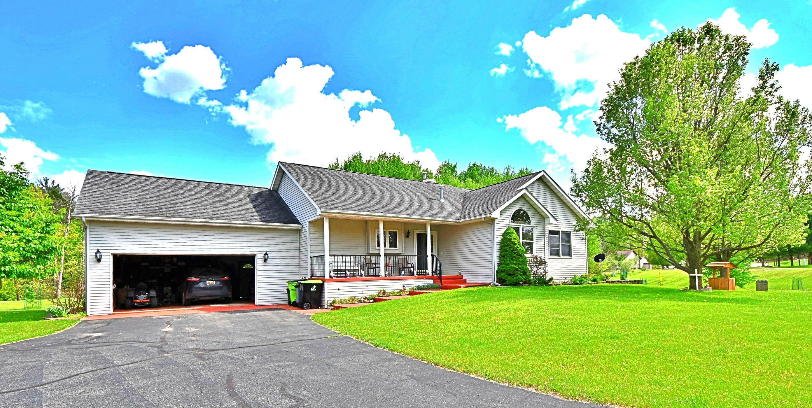 Property Photo:  4930 Warrington Way  MI 48624 