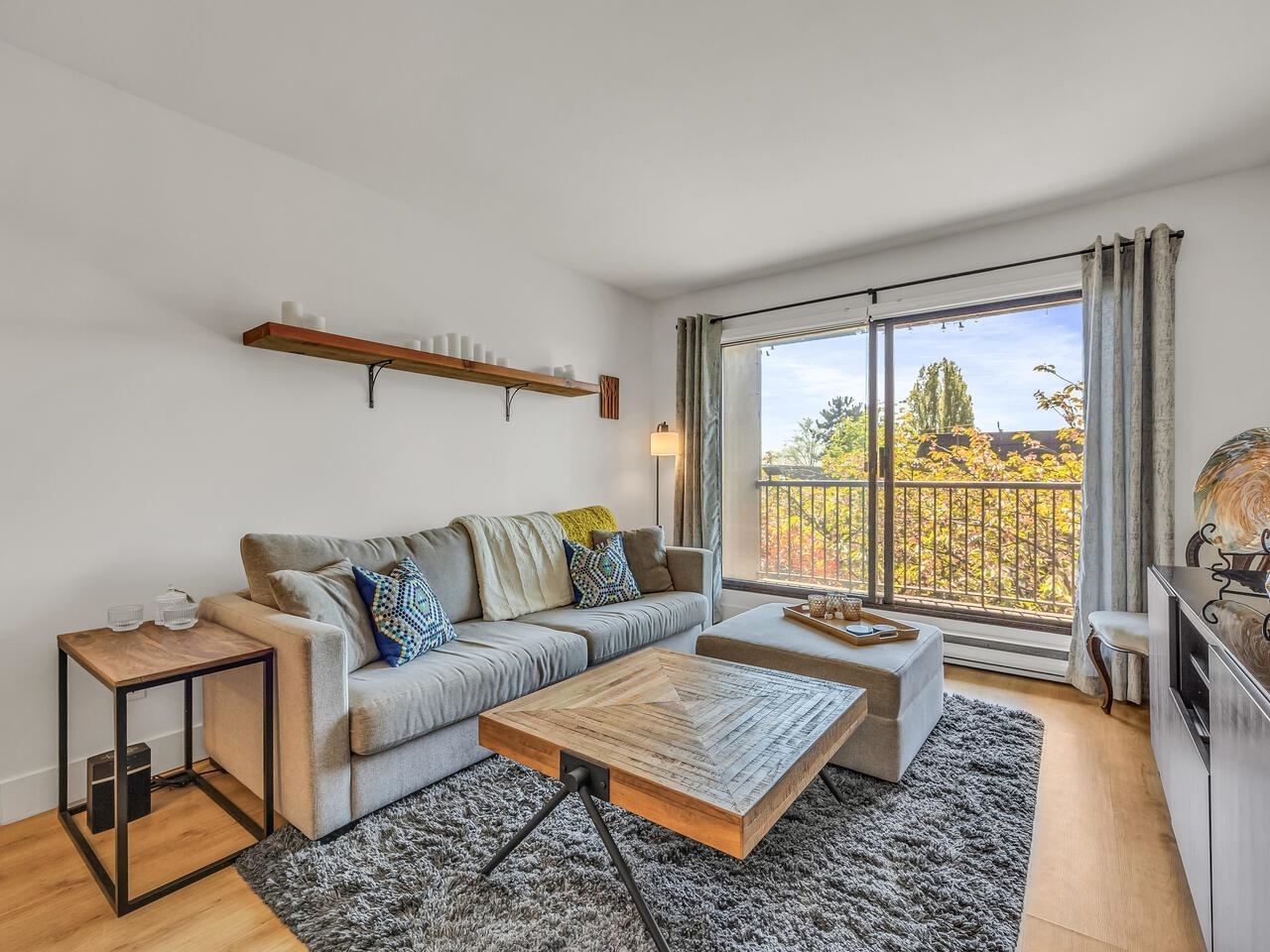 Property Photo: 251 W 4th Street 206 BC V7M 1H8