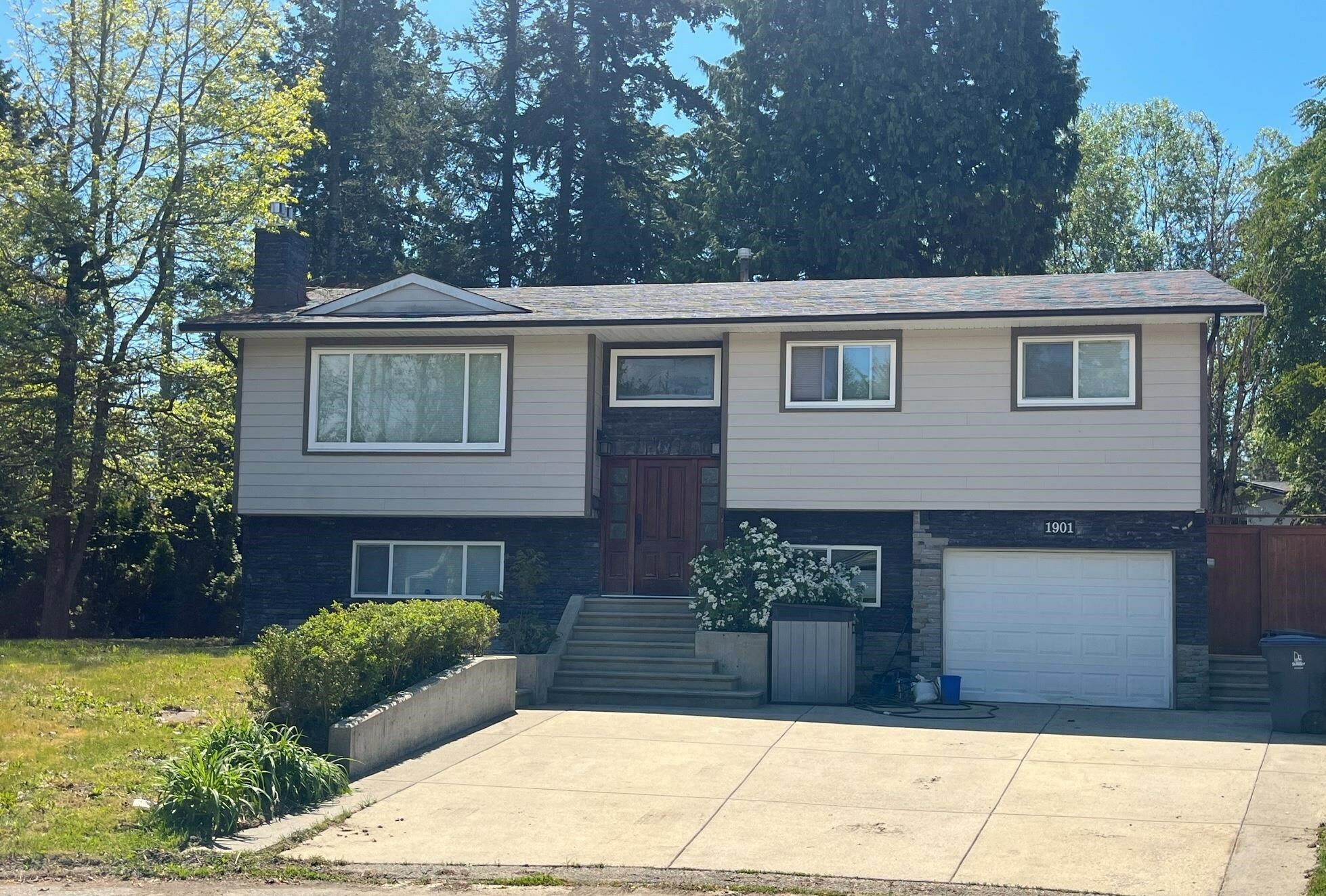 Photo de la propriété: 1901 Iris Place BC V4A 5E4