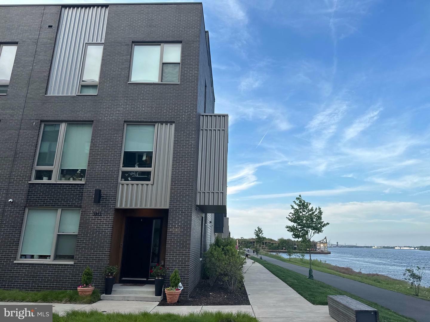 3213 Birchview Walk  Philadelphia PA 19125 photo
