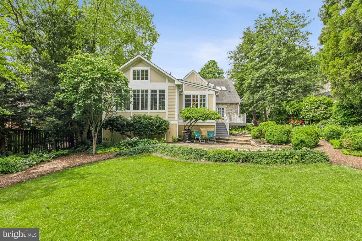 Property Photo: 214 Jefferson Street VA 22046