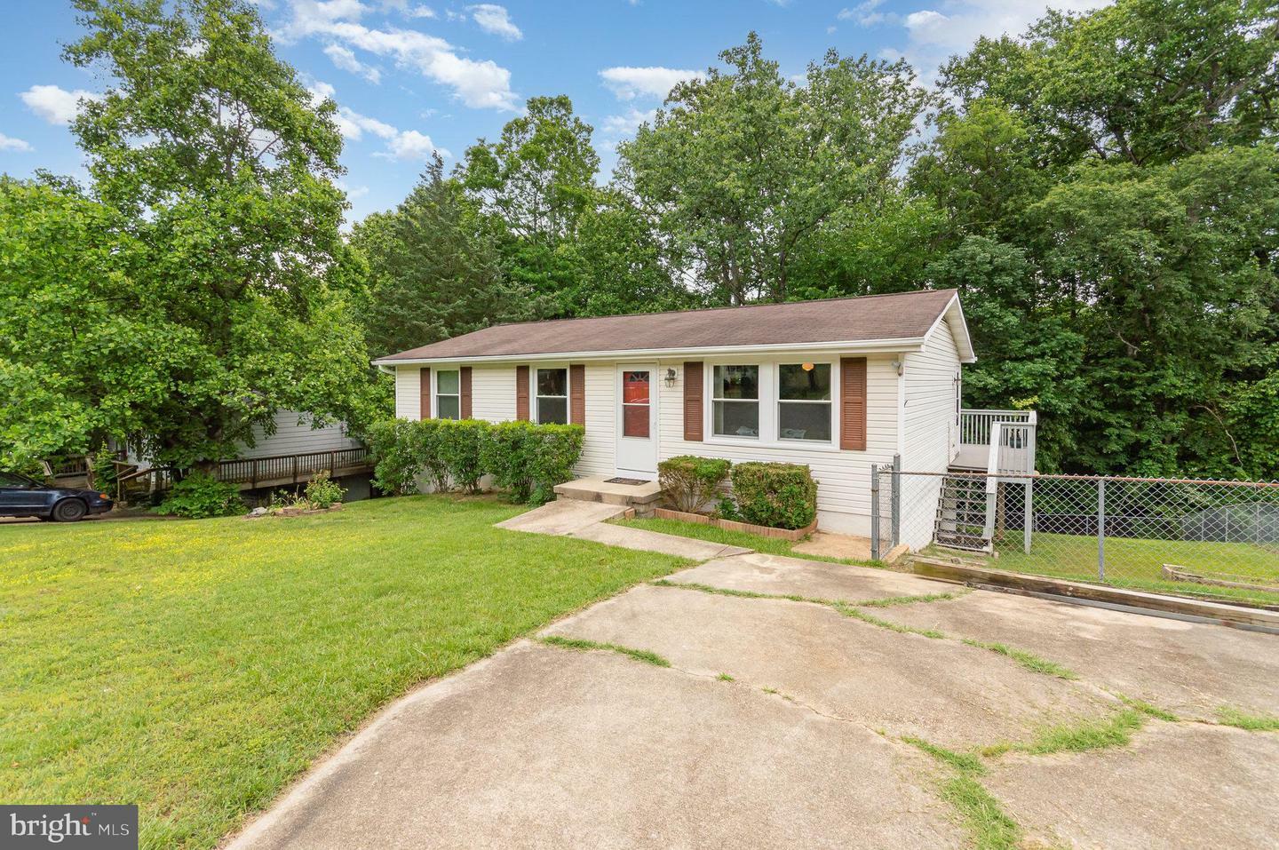 Property Photo: 2407 Oakwood Court MD 20616