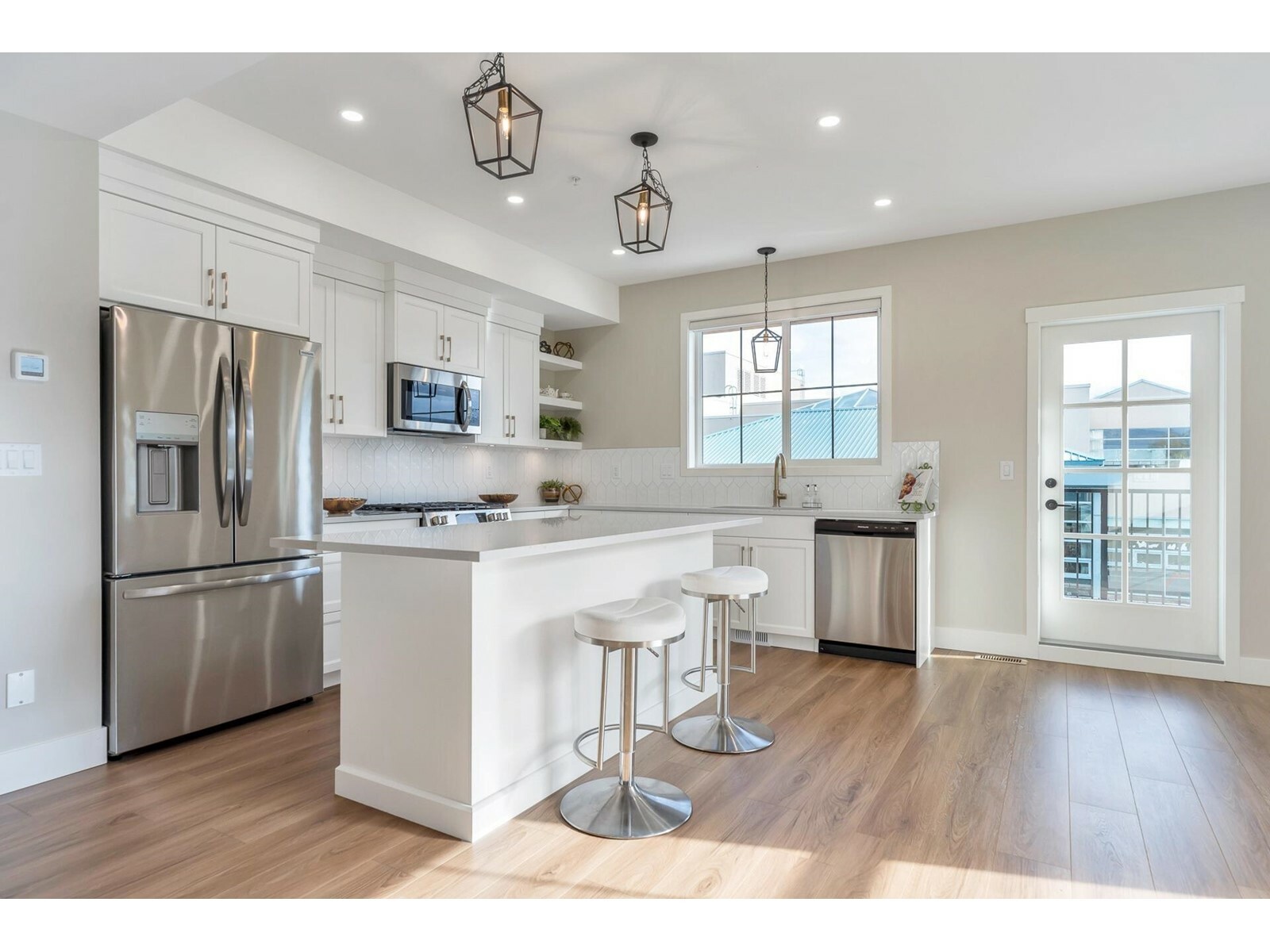 Photo de la propriété: 6590 Fern Street 8 BC V2R 2Z7