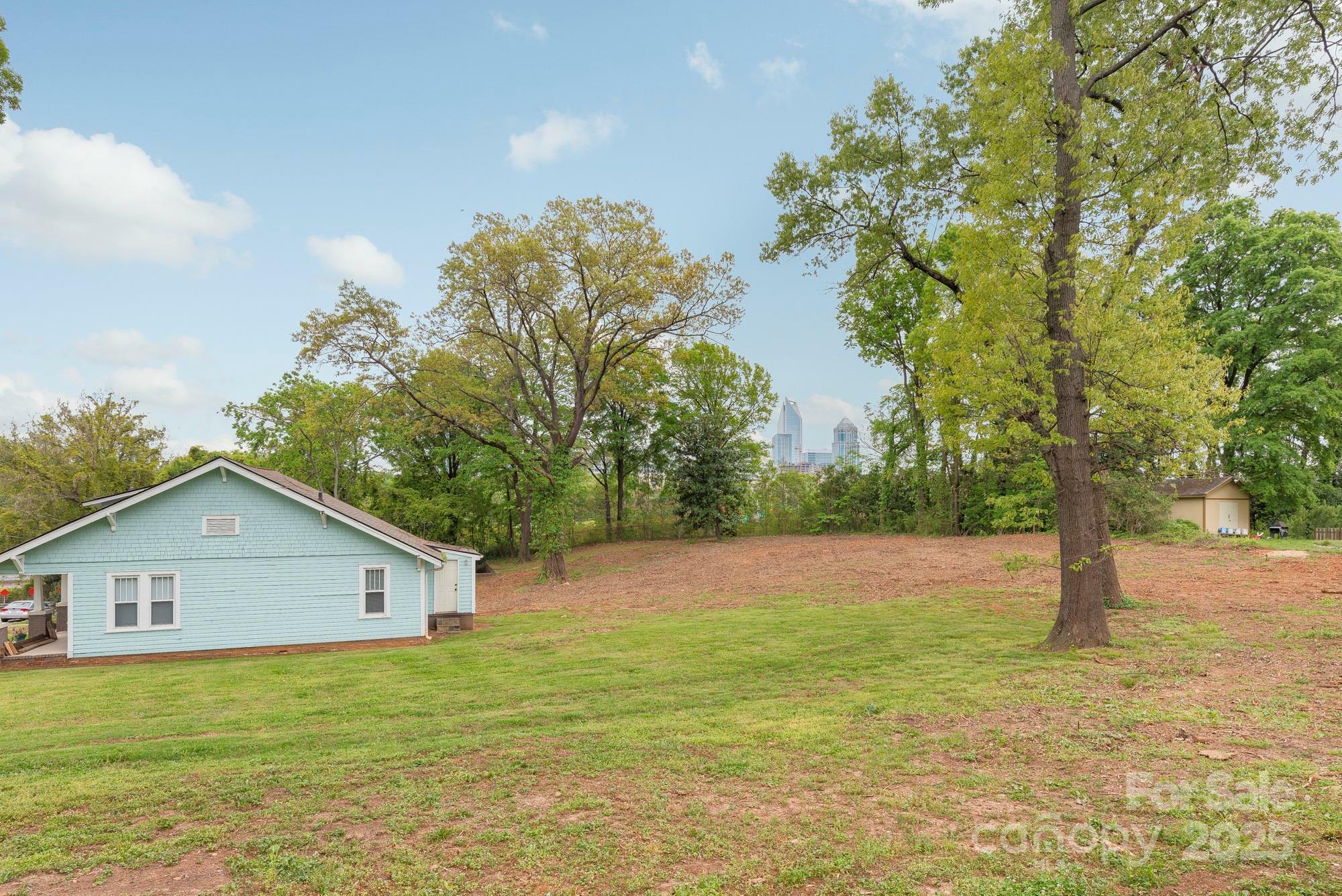 Property Photo: 1326 W 6th Street NC 28216