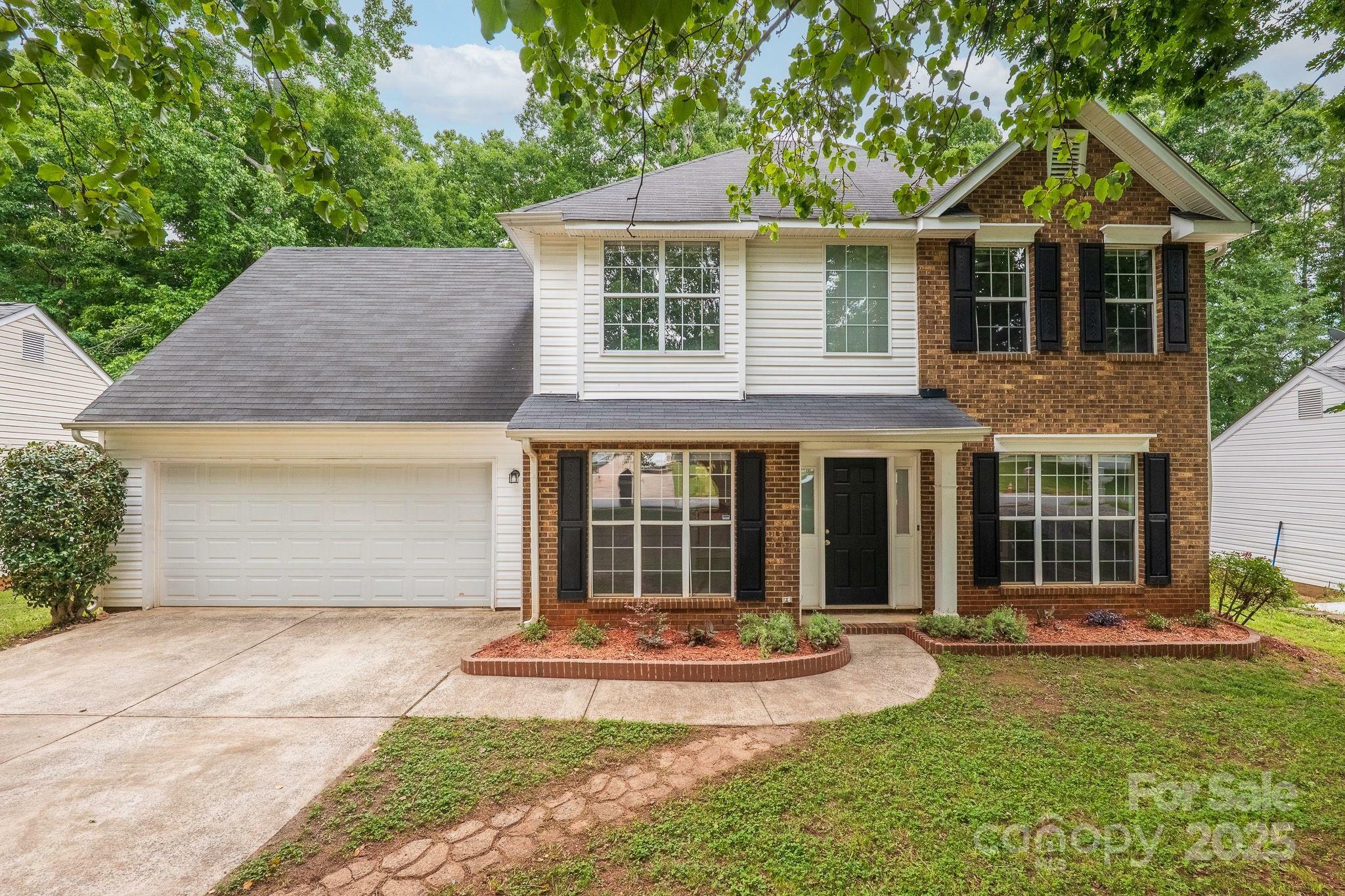 Property Photo: 8120 Vermilion Drive NC 28215