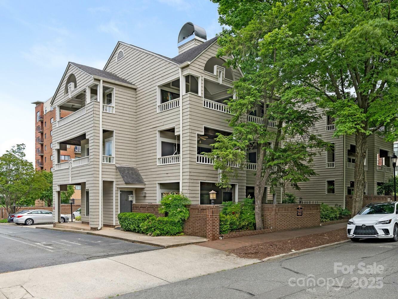 Property Photo: 212 W 10th Street 3 NC 28202