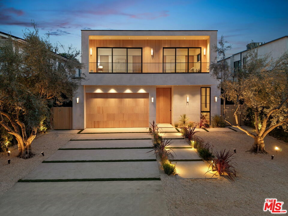 Property Photo: 14718 Otsego St CA 91403