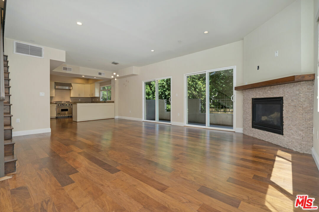 Property Photo: 4428 Fulton Ave CA 91423