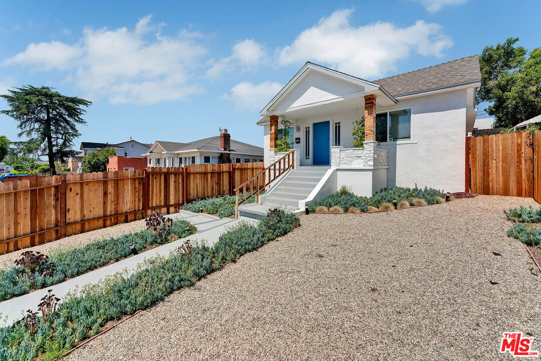 Property Photo:  1333 S Hudson Ave  CA 90019 