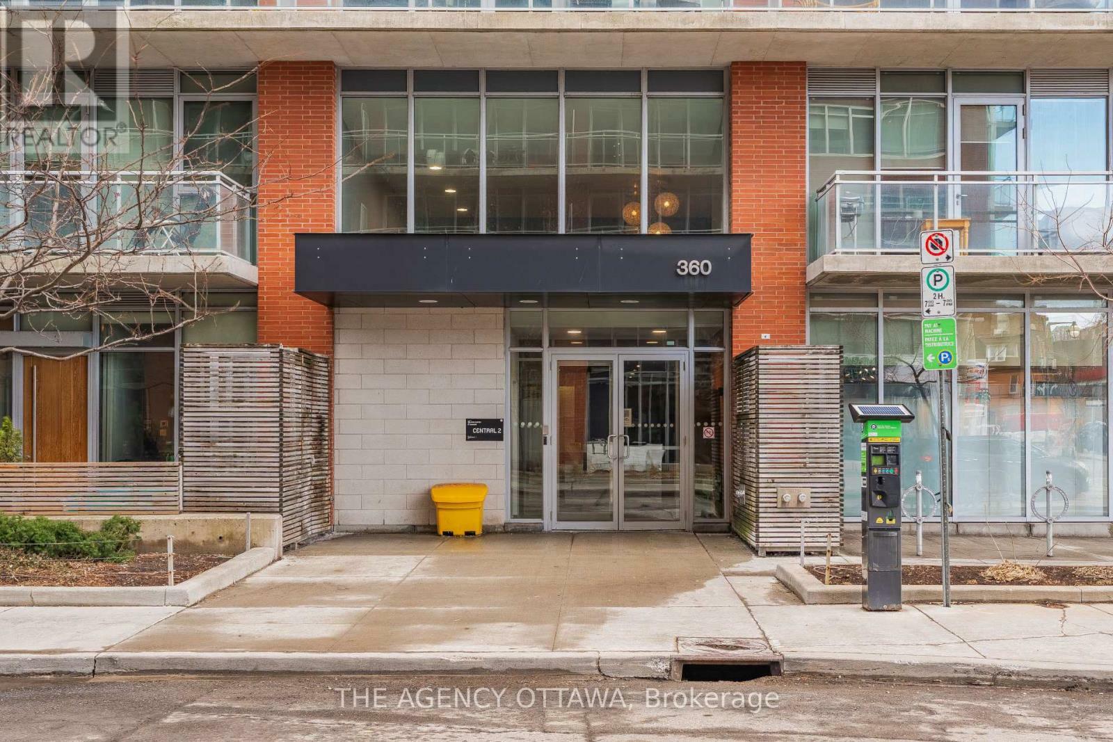 Property Photo: 360 McLeod Street 620 ON K2P 1A9