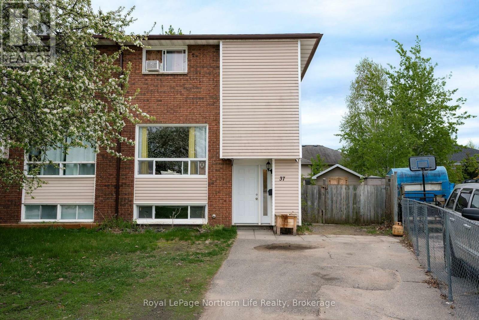 Property Photo: 37 Massey Drive ON P1A 3Y3