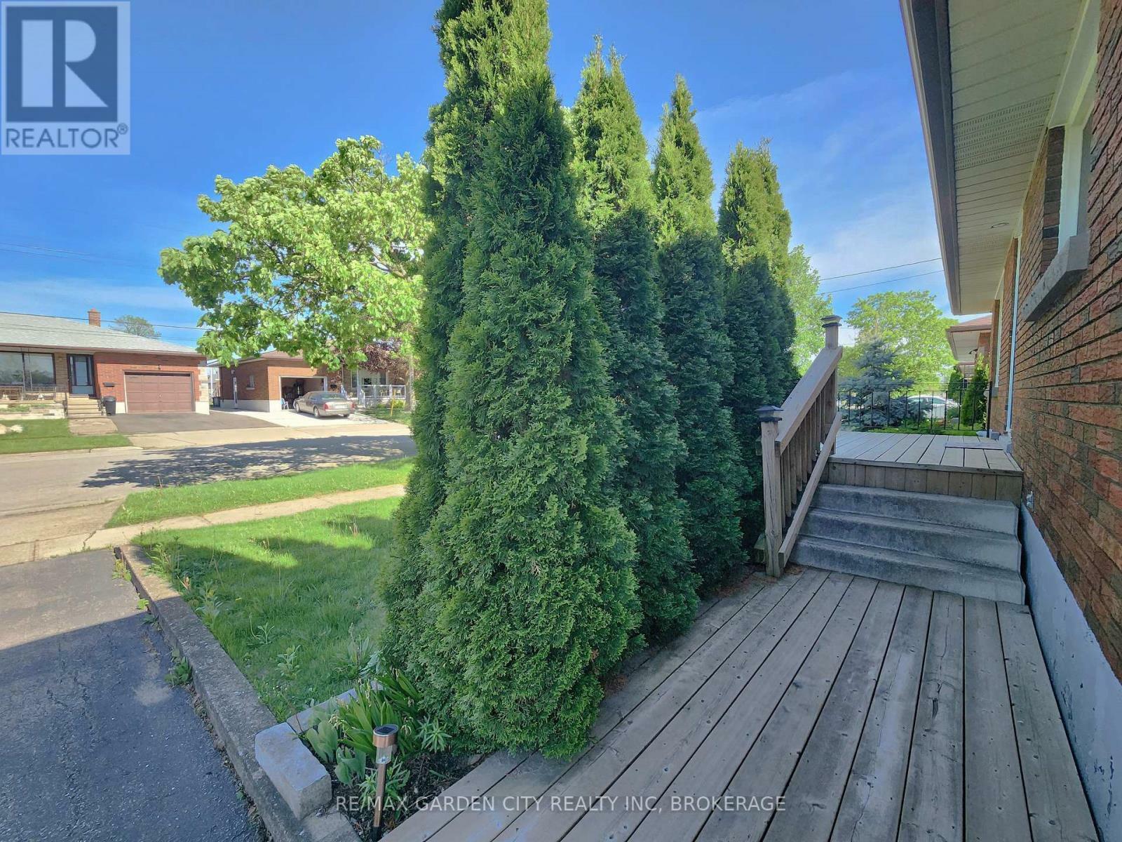 Property Photo: 136 Classic Avenue ON L3B 1P7