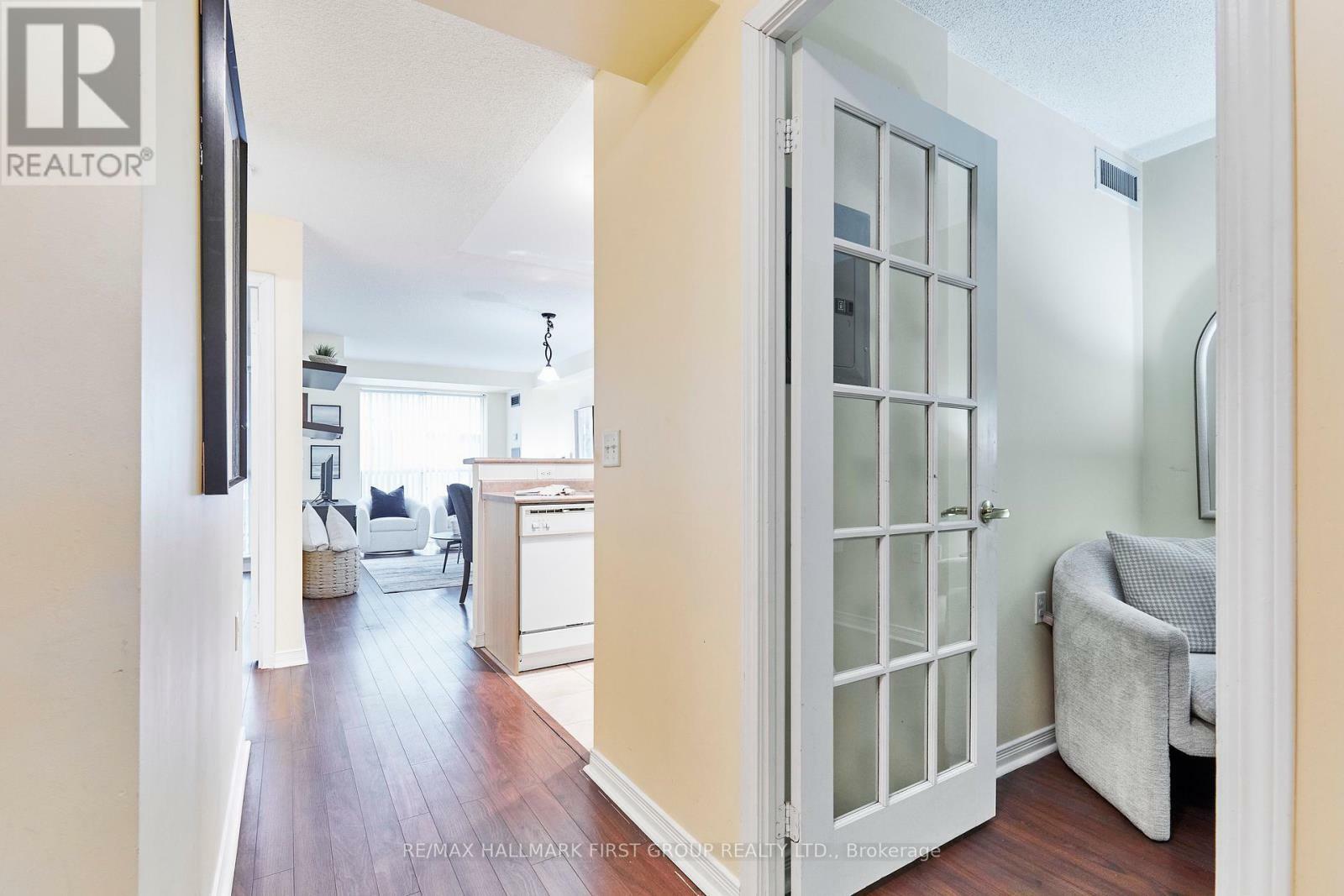 Property Photo: 28 Olive Avenue 612 ON M2N 7E6