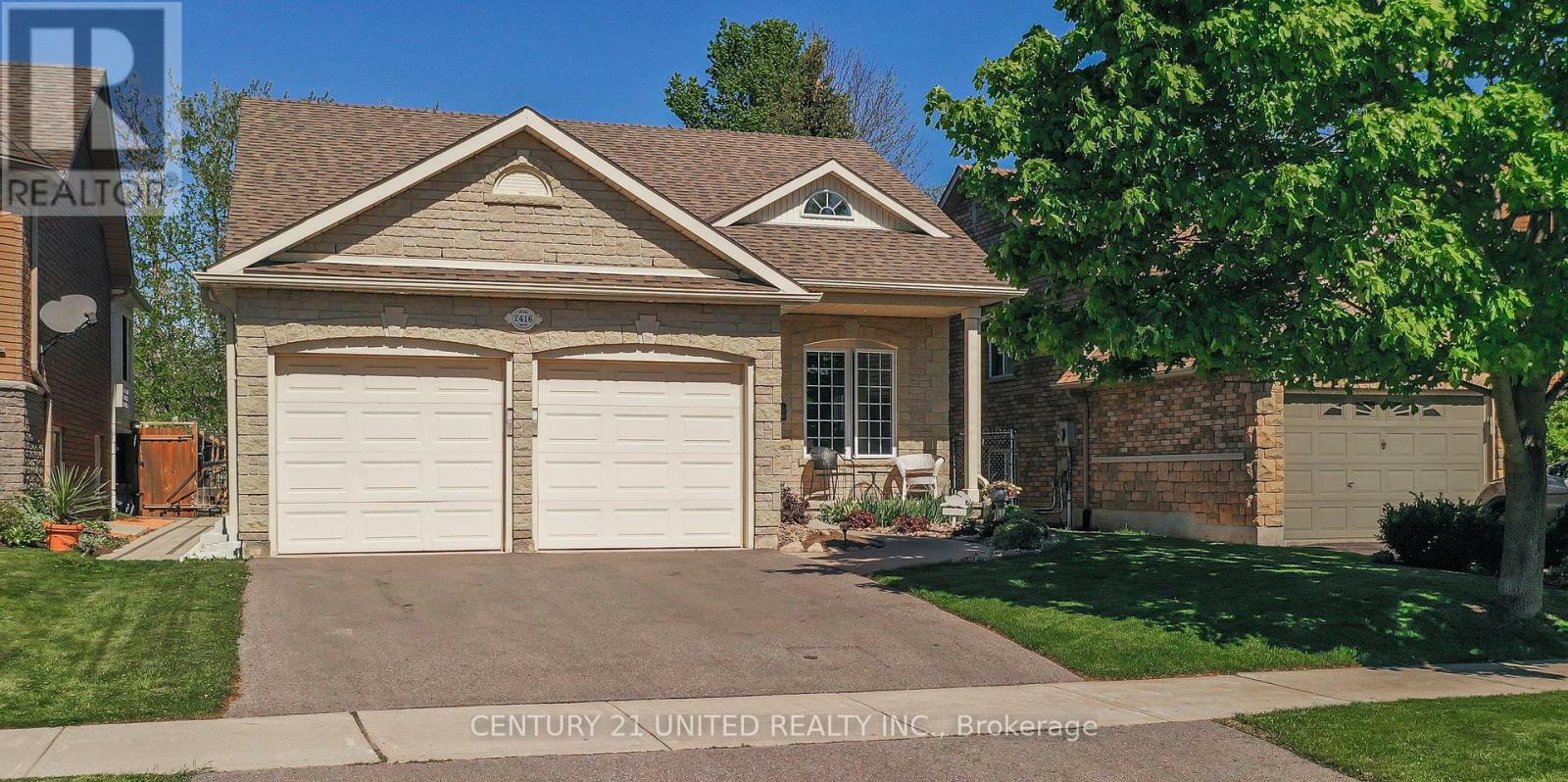 Photo de la propriété: 2416 Denure Drive ON K9K 2L4