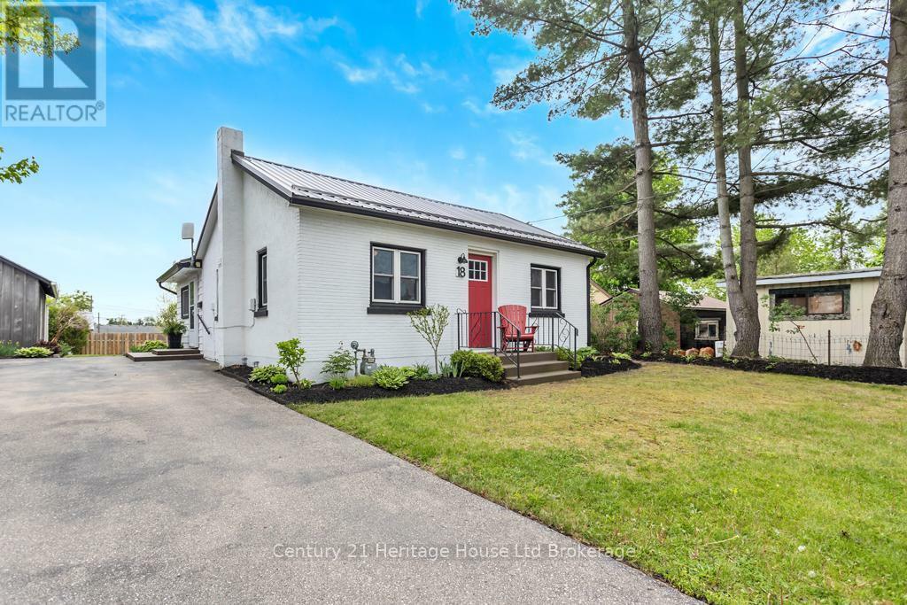 Photo de la propriété: 18 Ontario Street ON N4G 2V4