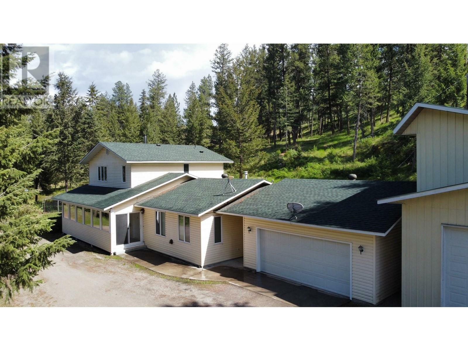 Property Photo: 3400 Hwy 3 Highway BC V0H 1Y0