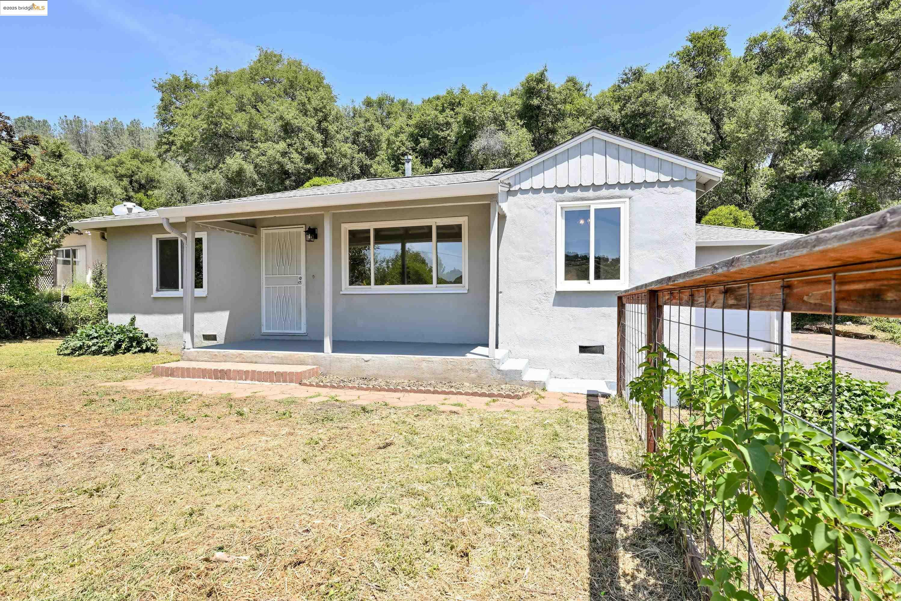 Property Photo: 11244 Circle Dr CA 95327