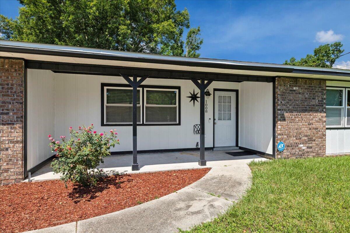 Property Photo: 1008 Aspen Court FL 32547