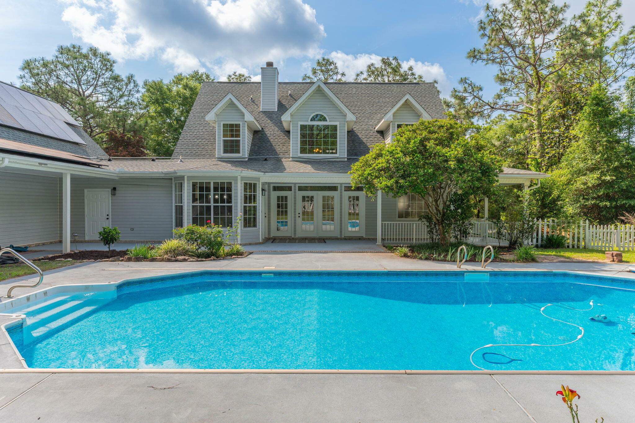 Property Photo: 109 Creek Drive FL 32536