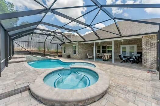 Property Photo: 512 Vale Loop FL 32536