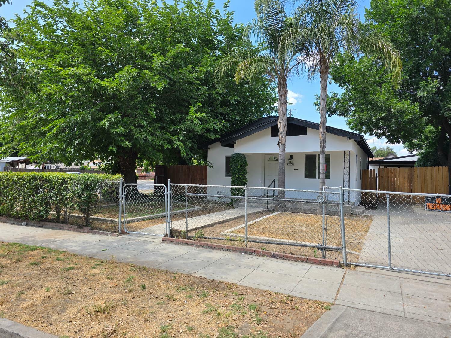 Property Photo: 4211 E Grant Avenue CA 93702