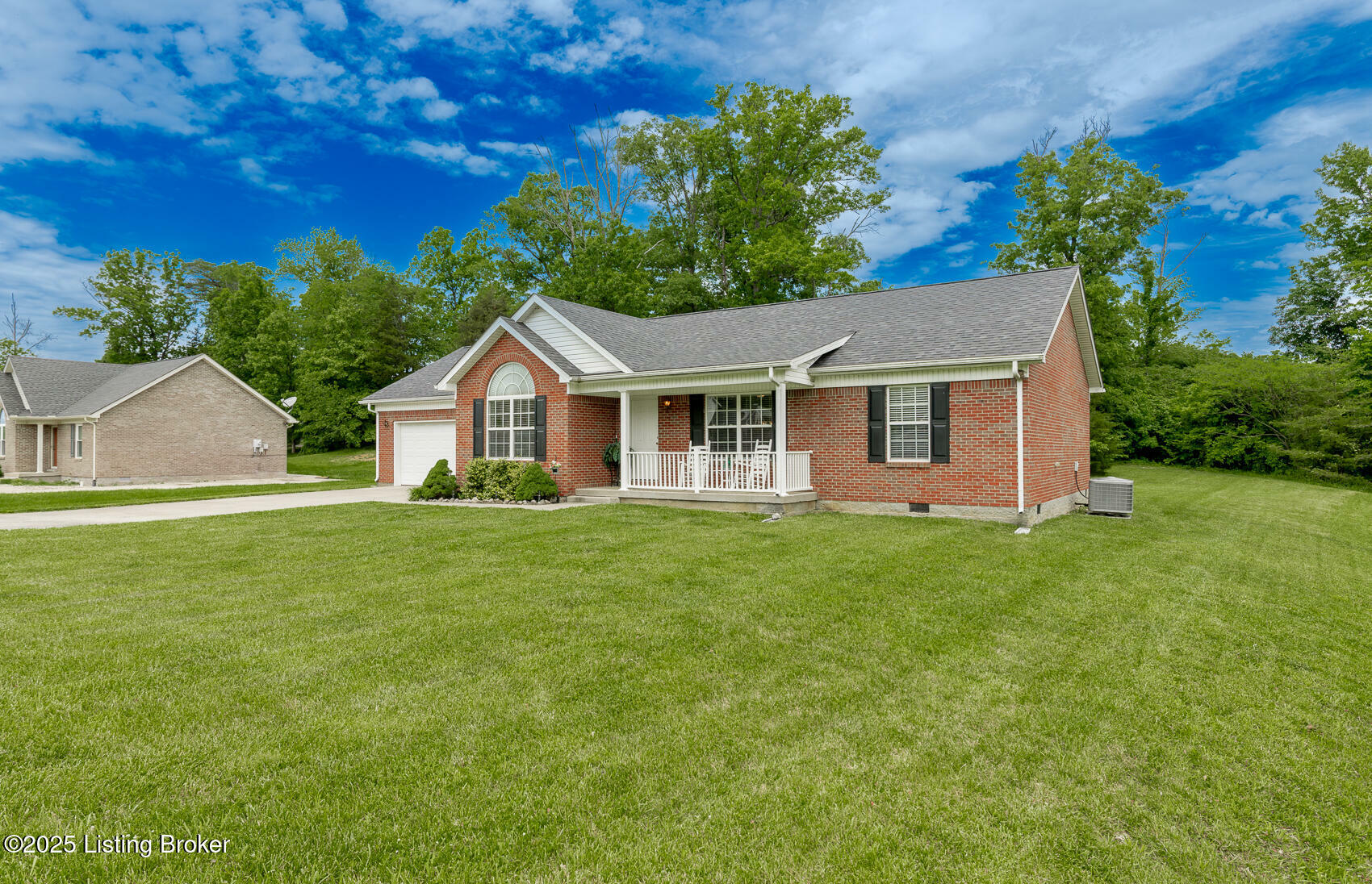 Property Photo: 136 Chesapeake Trail KY 40013