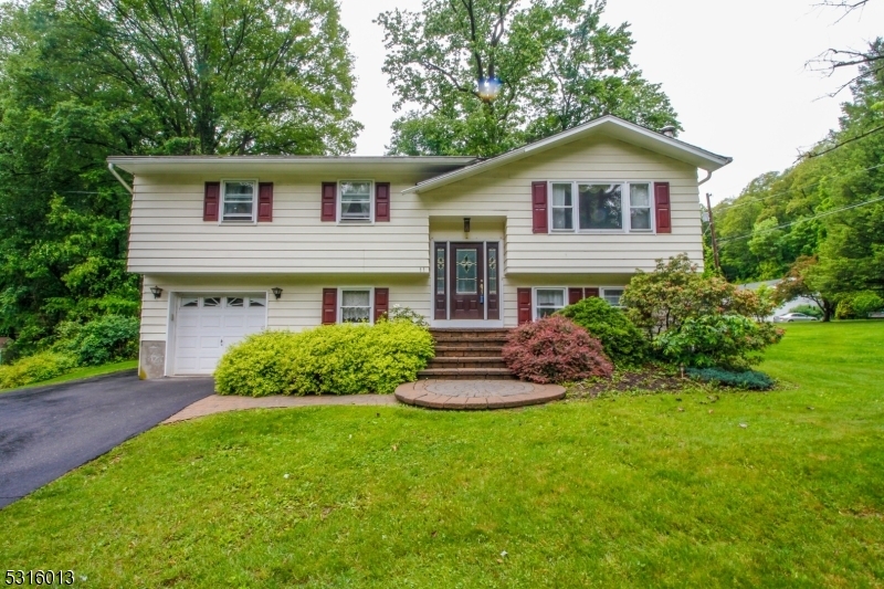 Property Photo:  11 Christine Pl  NJ 07462 