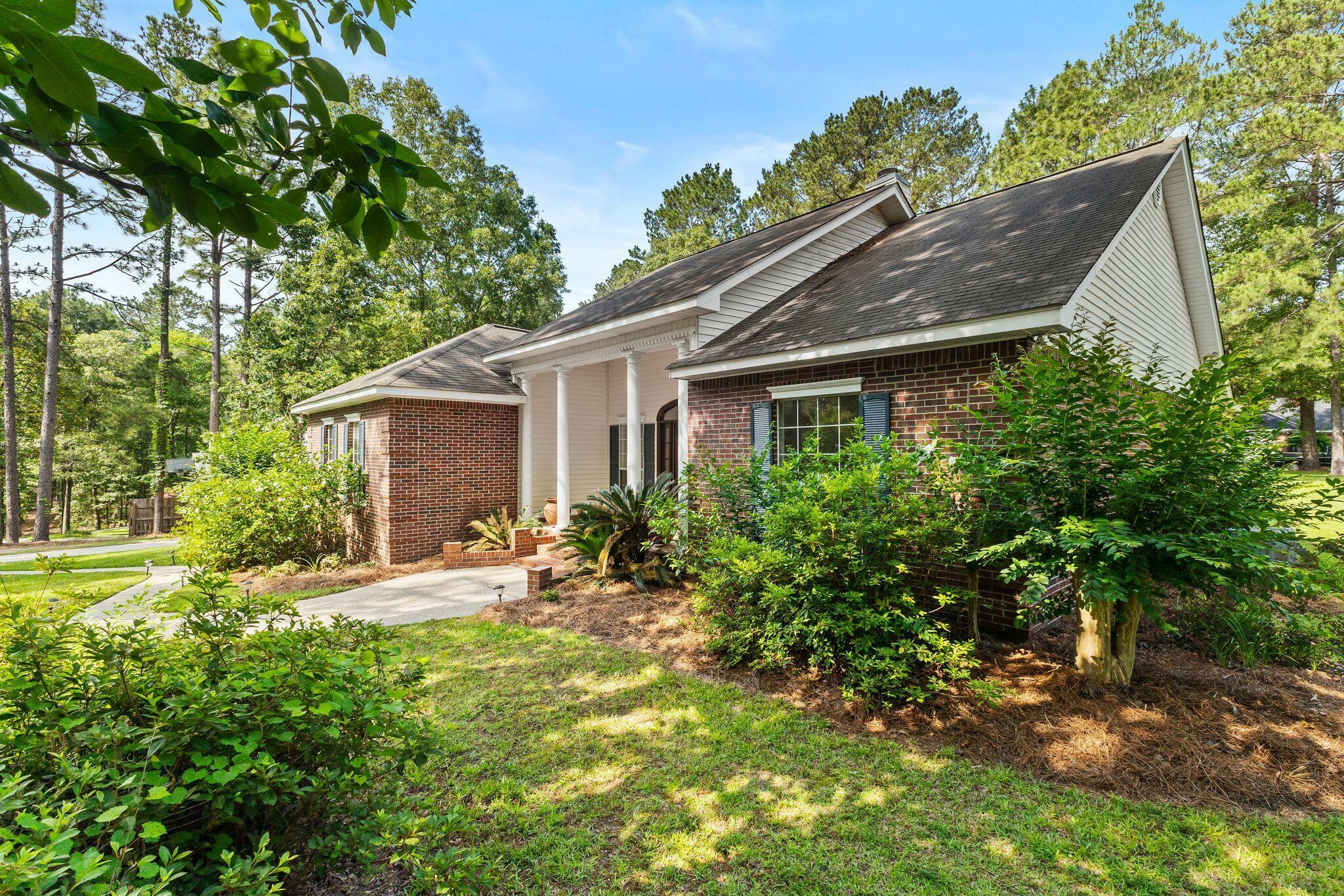 Property Photo: 4 Woodleaf St. MS 39402