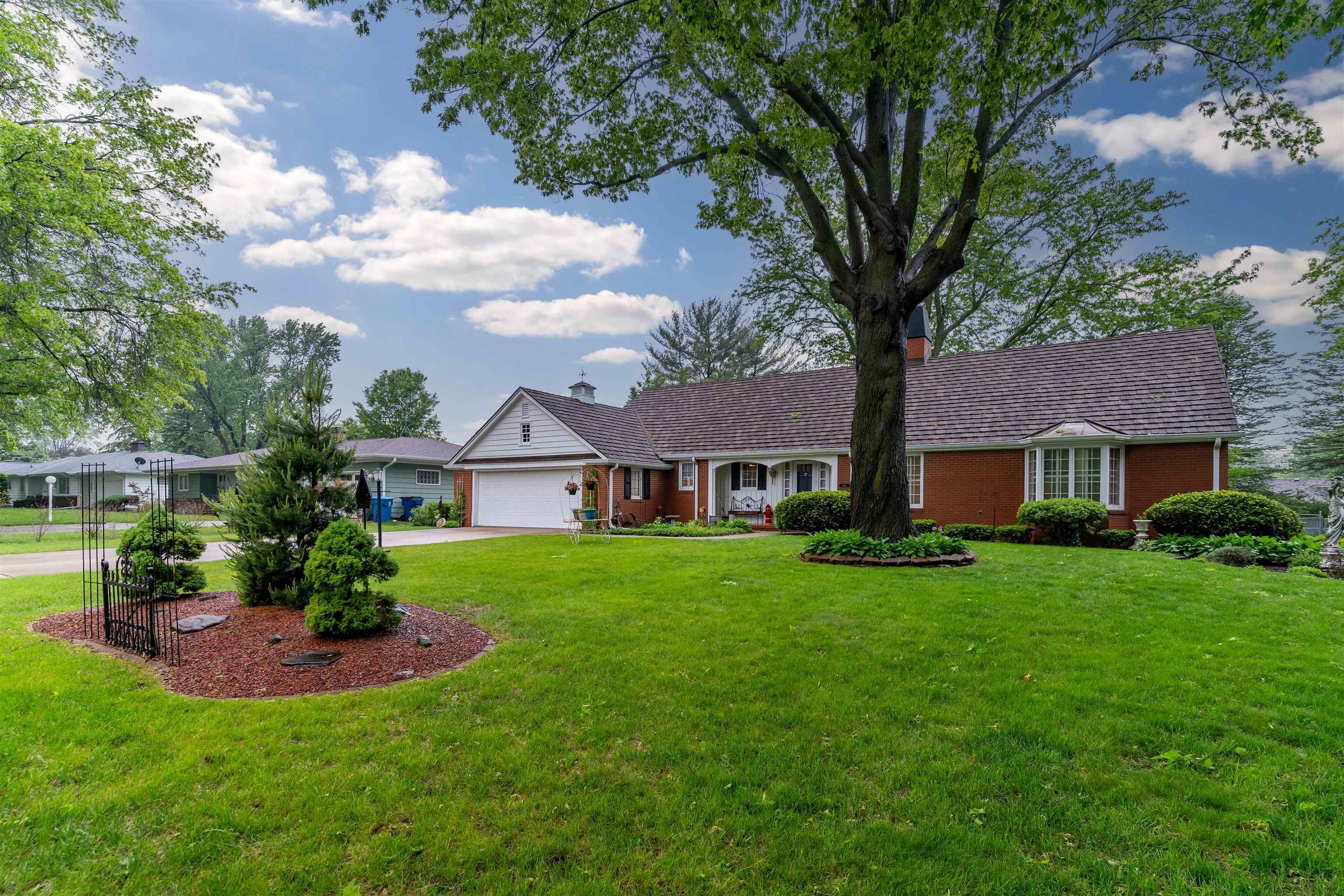 Property Photo: 816 Sunrise Boulevard IA 50701
