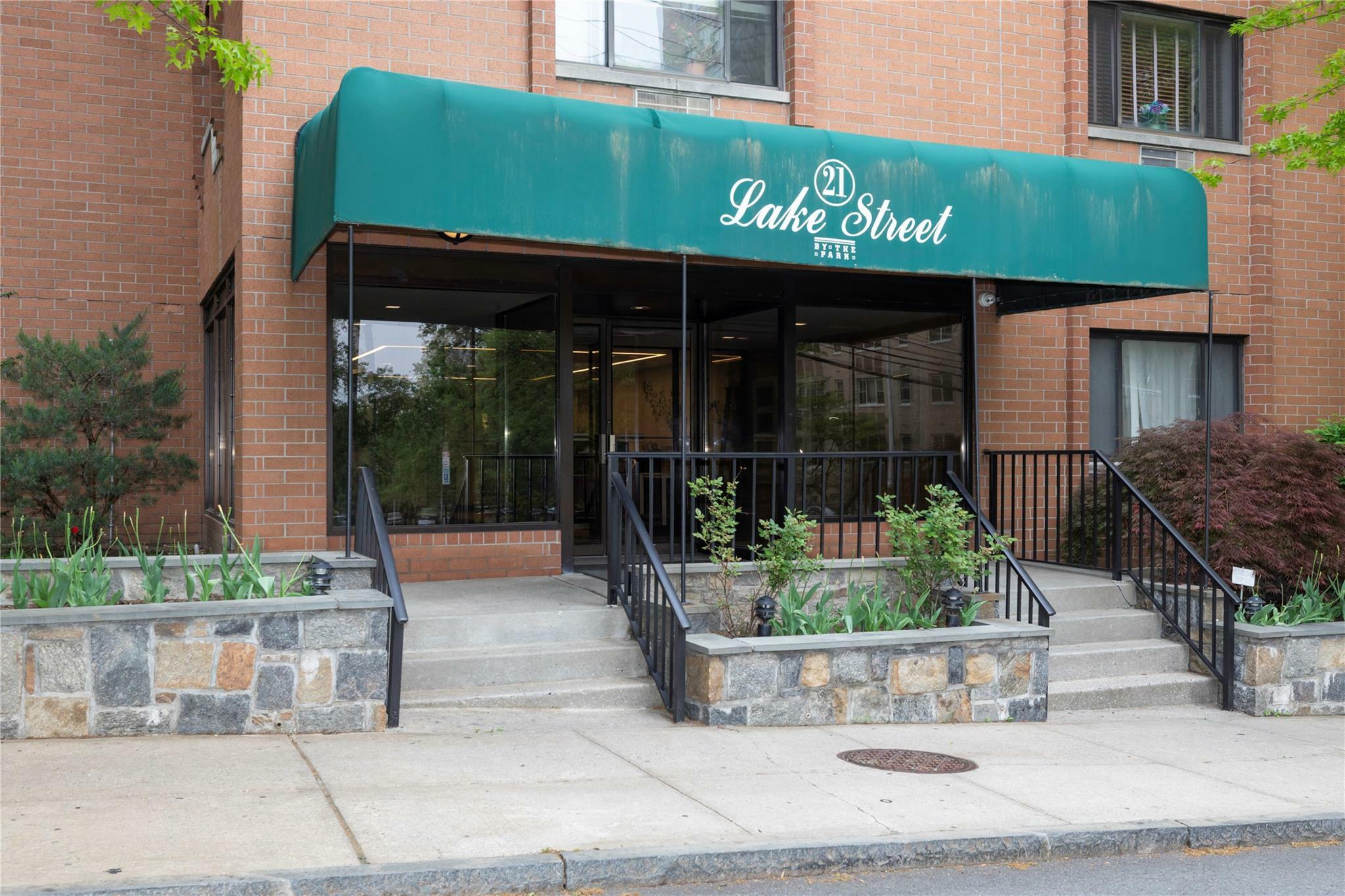 Property Photo: 21 Lake Street 2J NY 10603