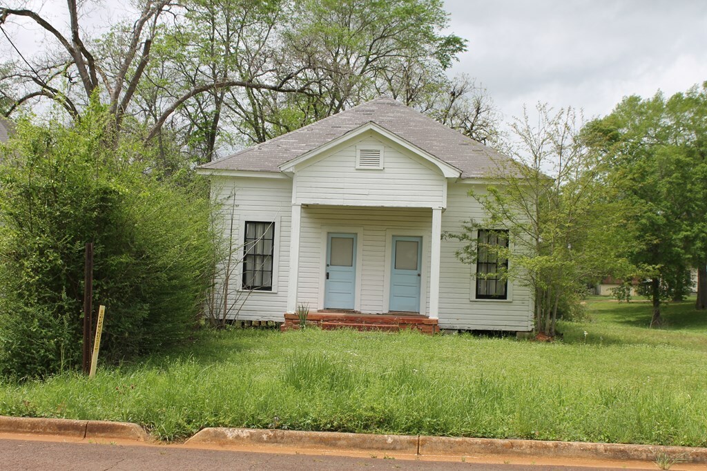 Property Photo: 306 S Harrison TX 75972