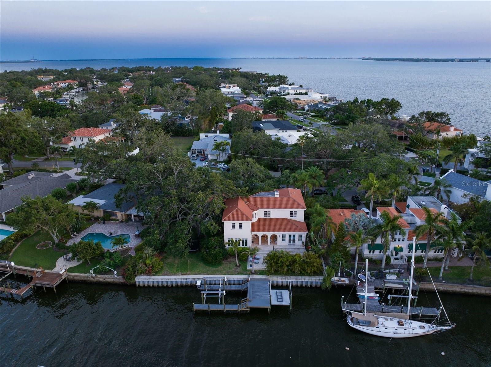 Property Photo: 514 Riviera Drive FL 33606