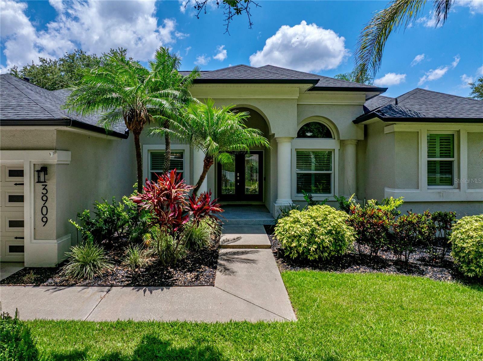 Property Photo: 3909 Valrico Grove Drive FL 33594
