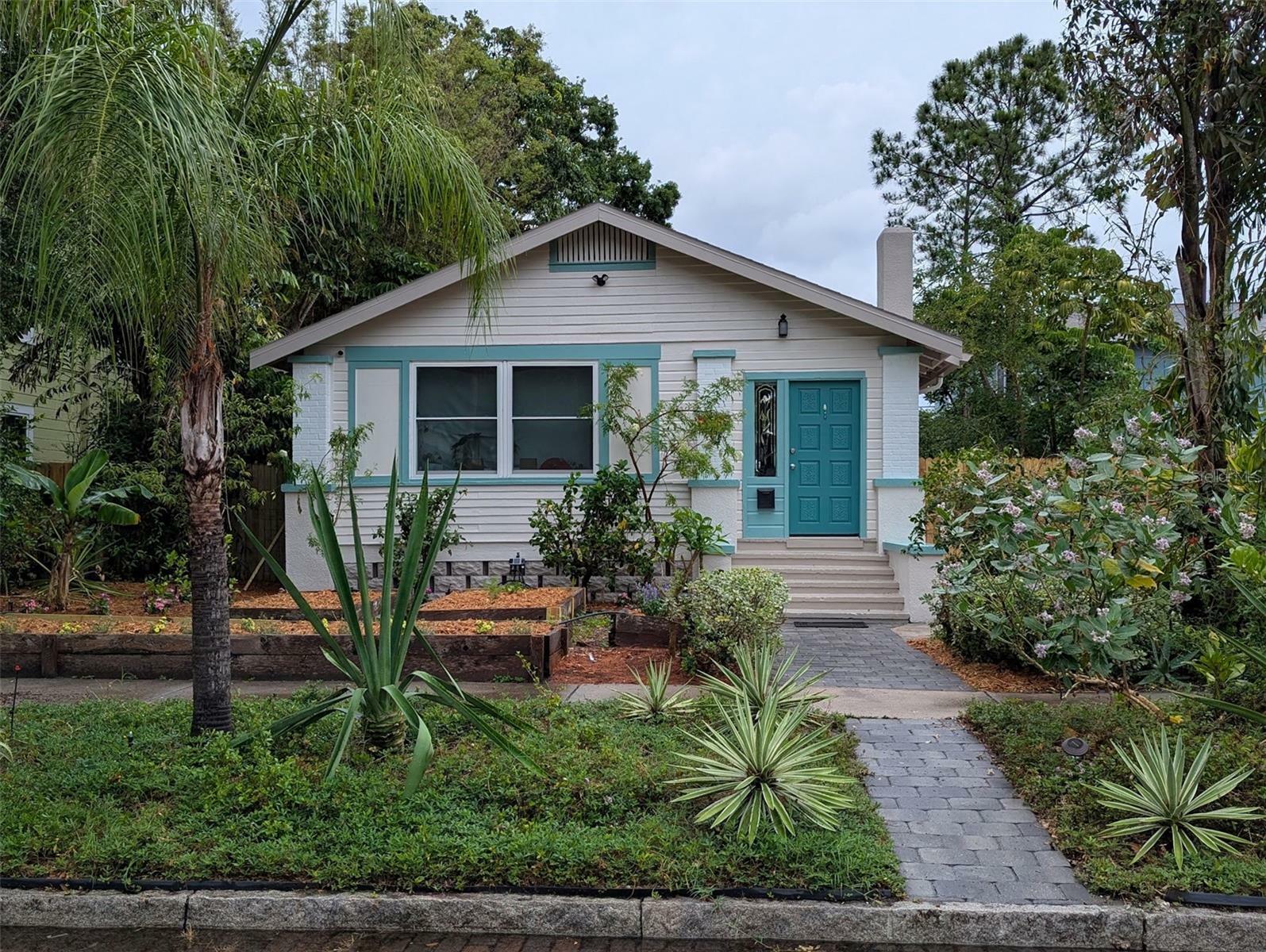 Property Photo: 2451 2nd Avenue N FL 33713