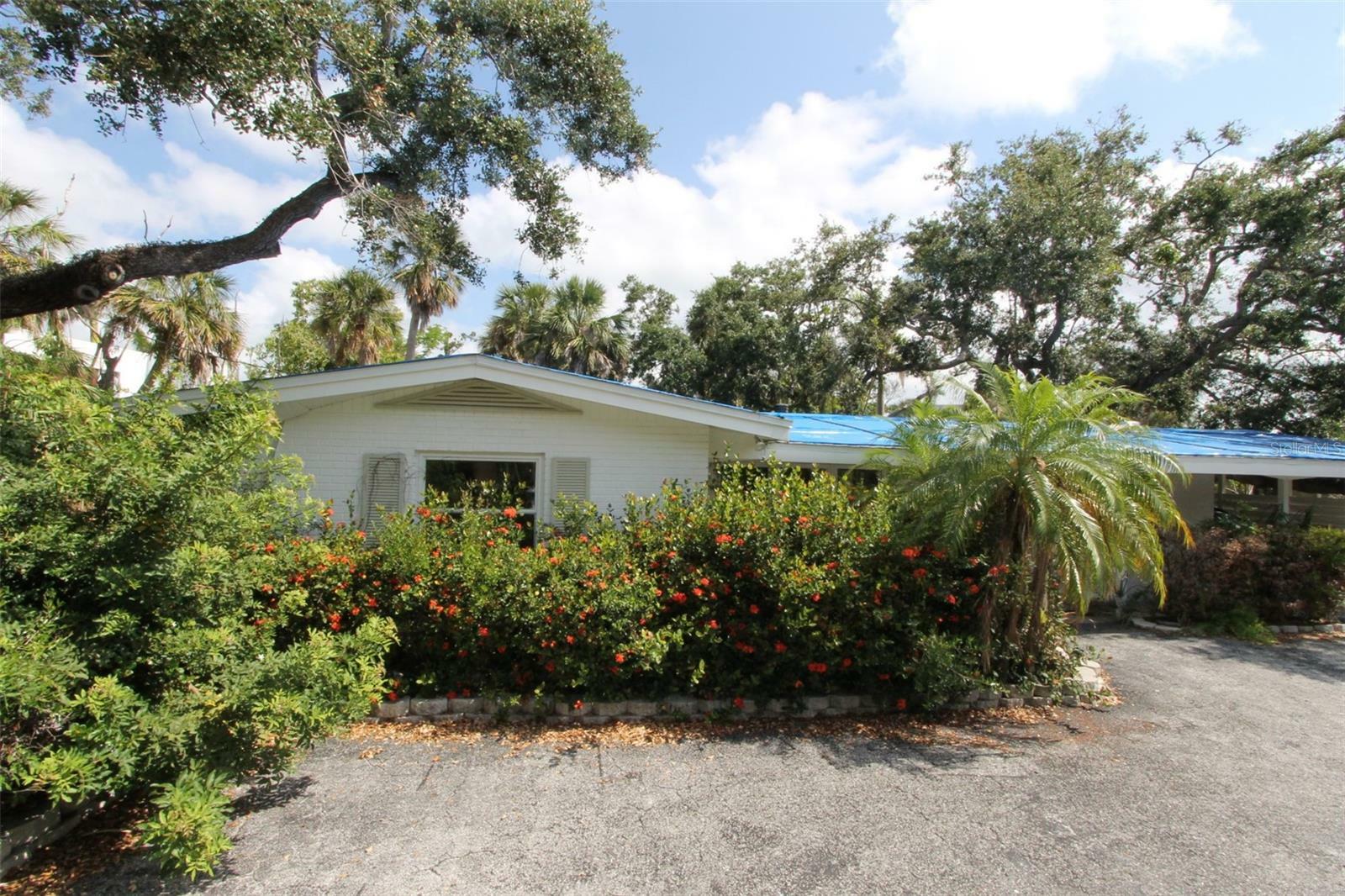 Property Photo: 129 Pierson Lane FL 34242