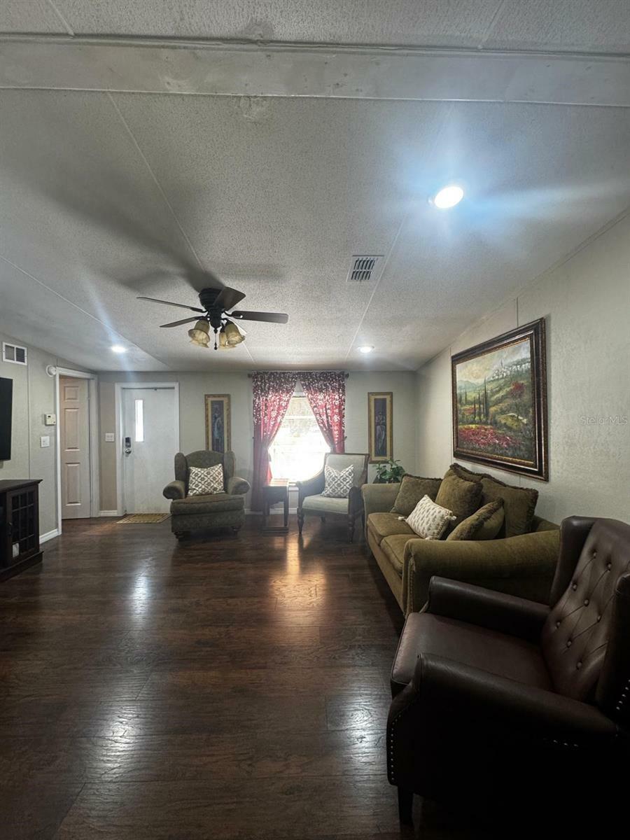Property Photo: 1020 US Highway 98 W FL 33843