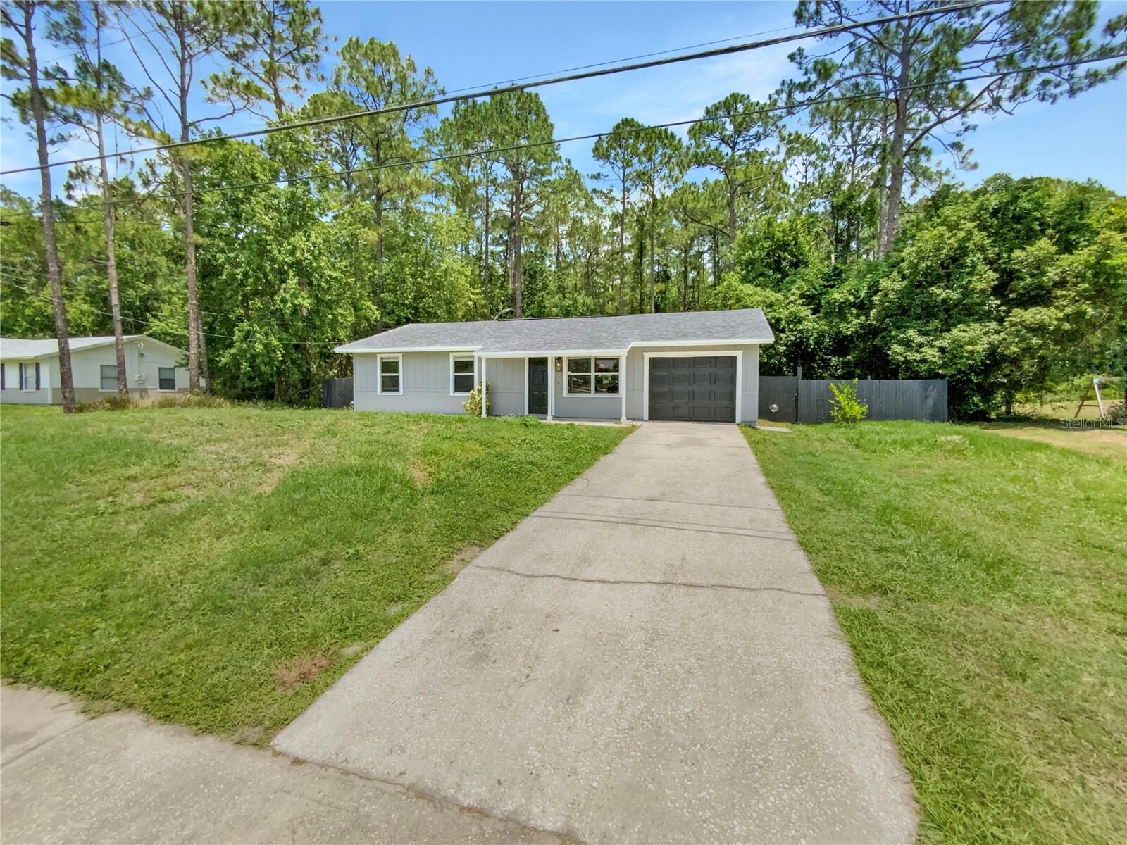 Property Photo: 14837 Sussex Drive FL 32826