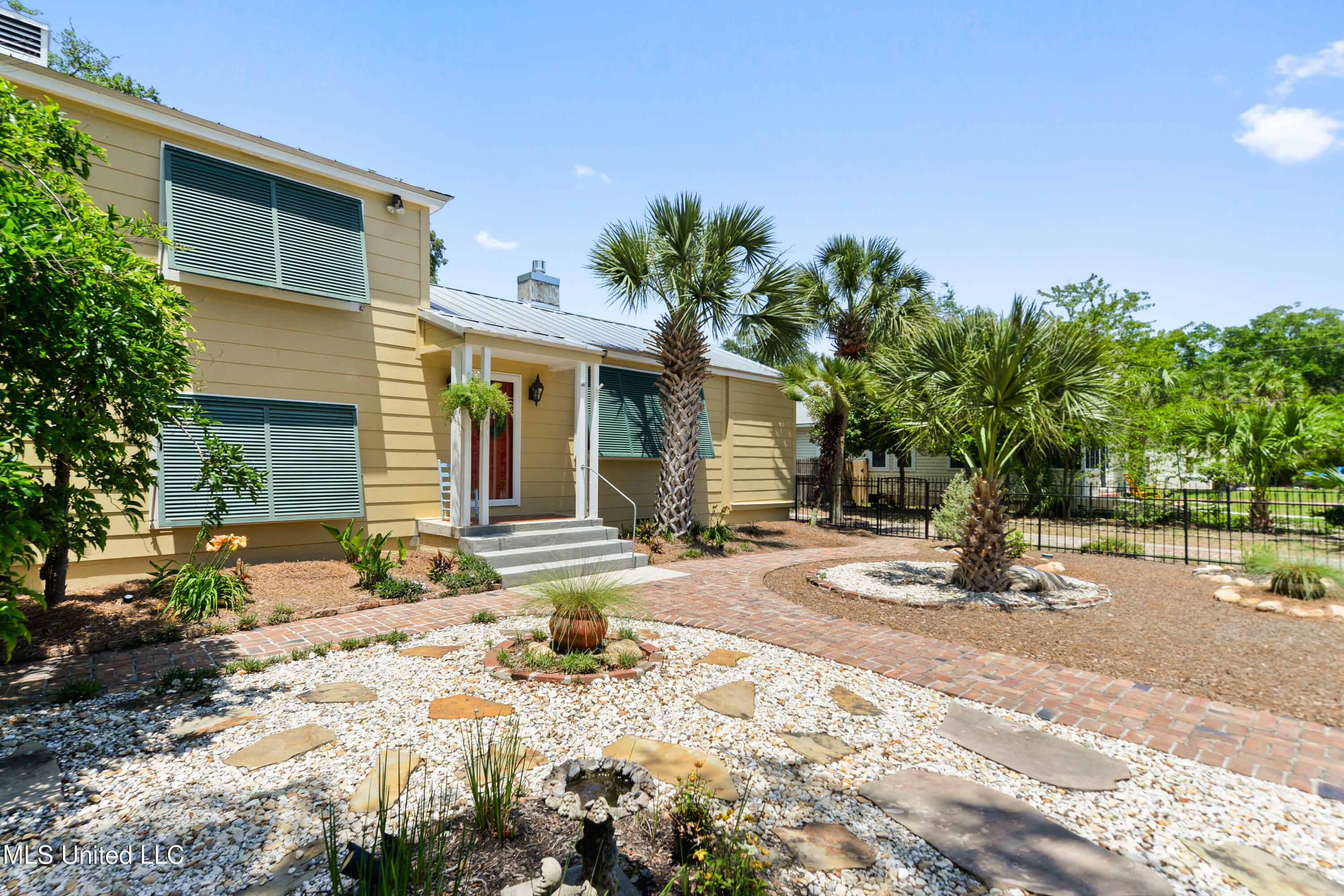 Property Photo: 1338 Father Ryan Avenue MS 39530