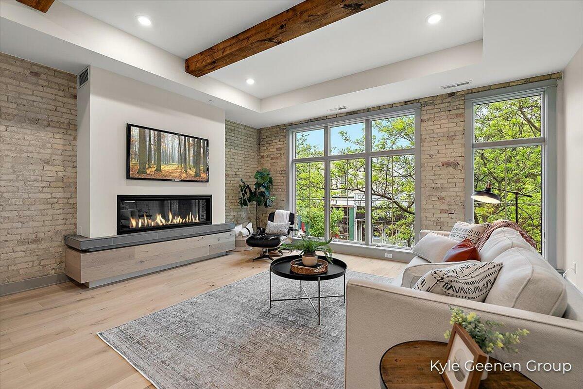 Property Photo: 52 E 8th Street MI 49423