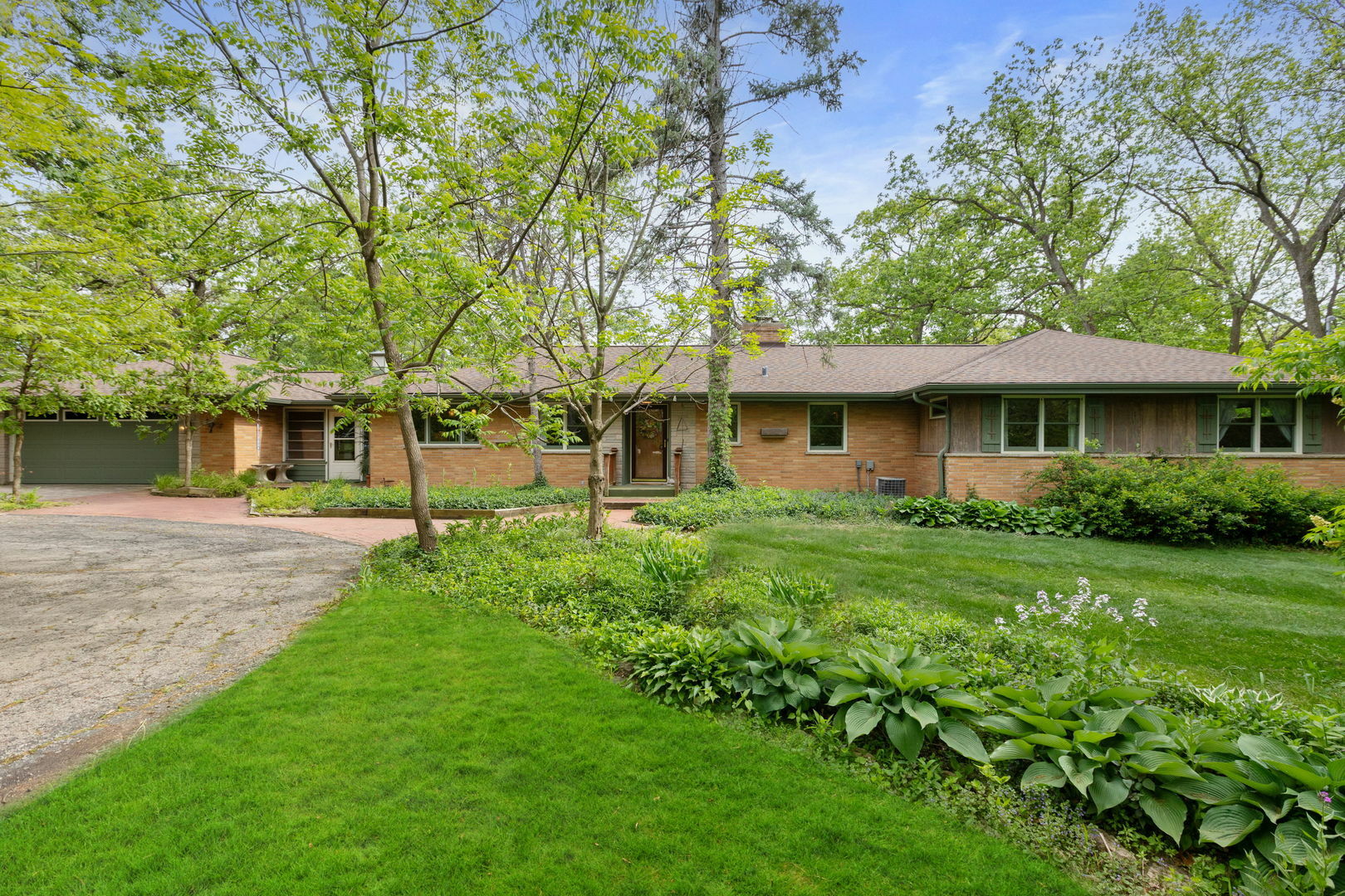 Property Photo: 40W437 Fair Oaks Drive IL 60175