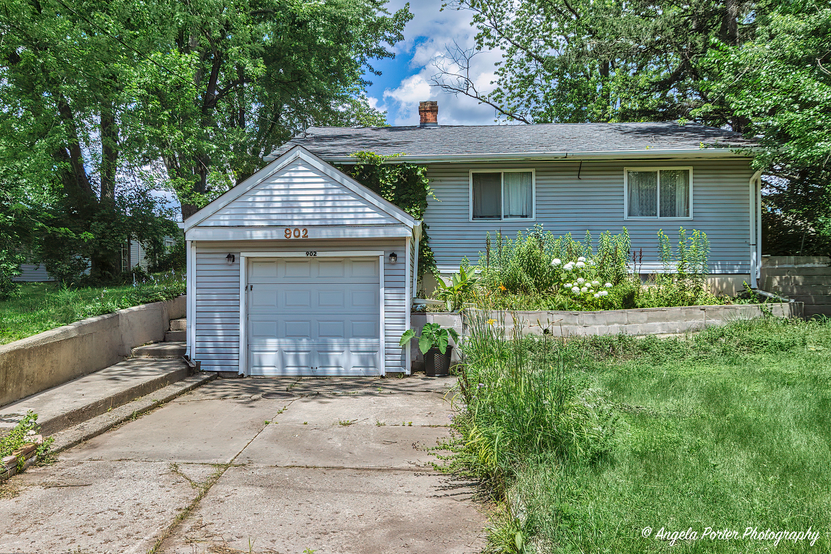 Property Photo: 902 Landl Park Road IL 60051