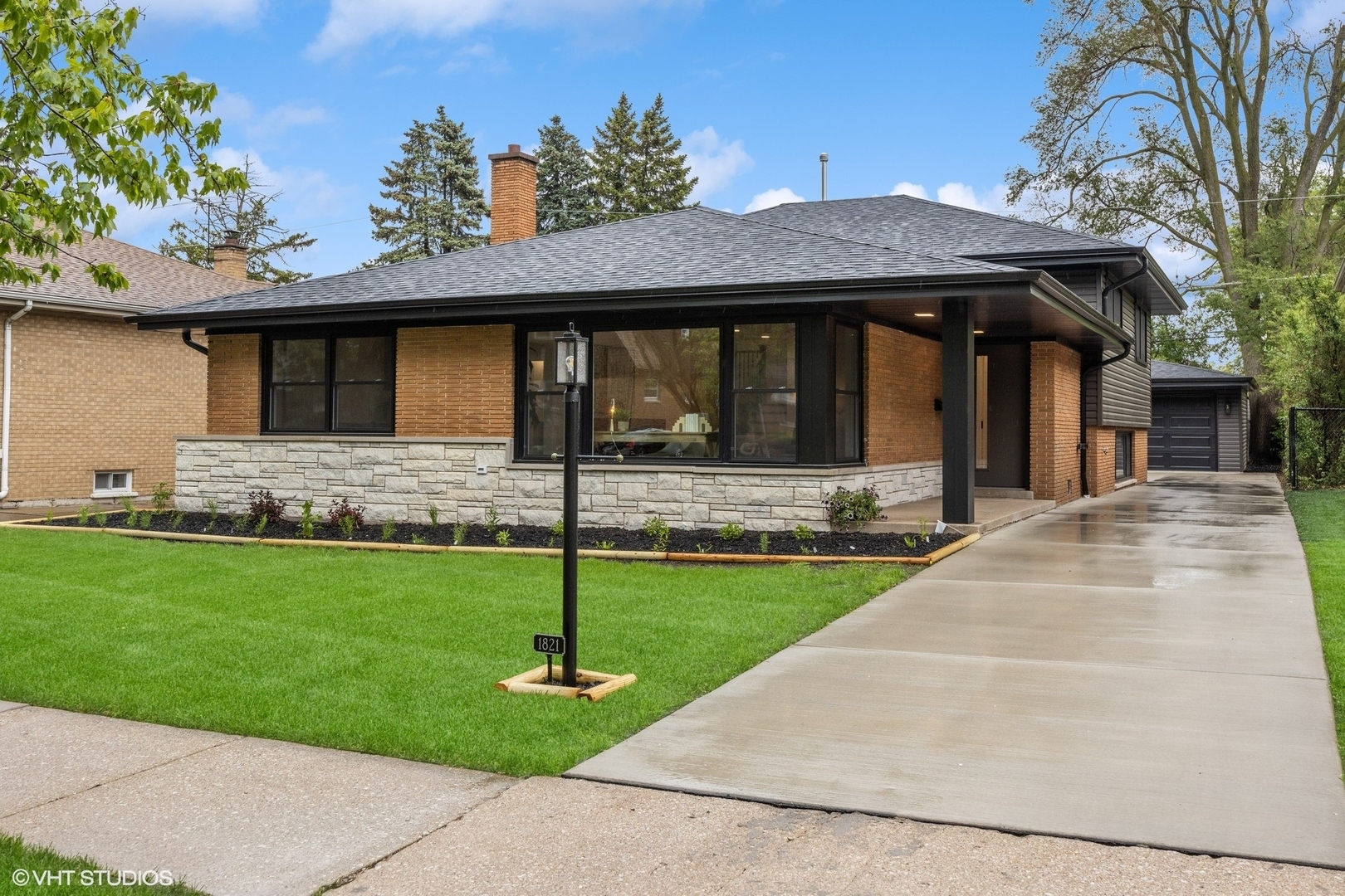 Property Photo: 1821 Kensington Avenue IL 60154