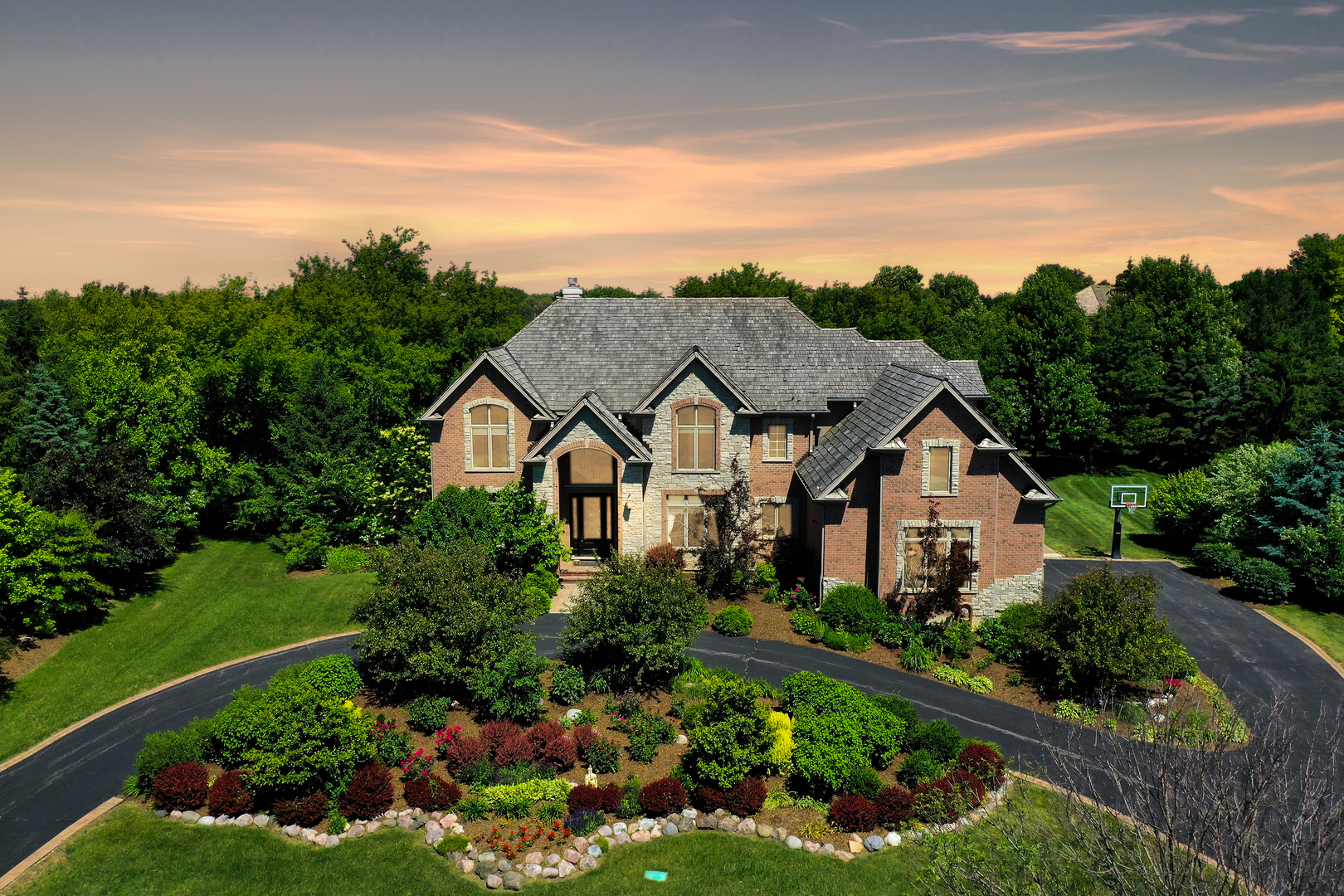 Property Photo: 1410 W Newcastle Court IL 60010