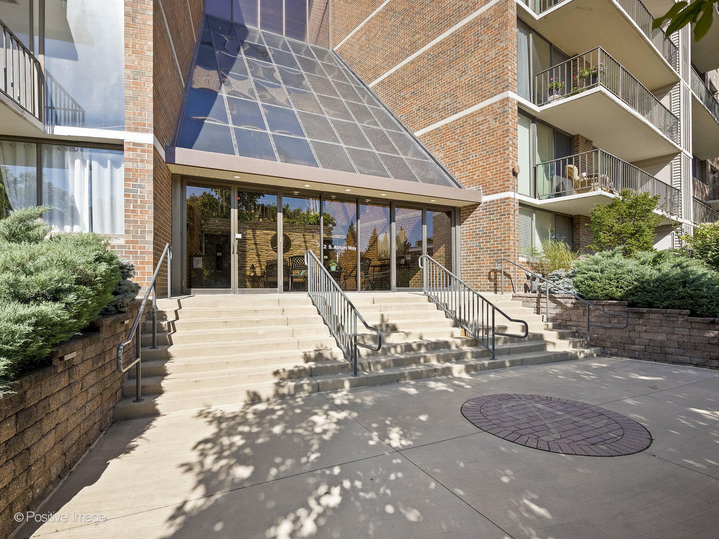 Property Photo: 2 S Atrium Way 407 IL 60126
