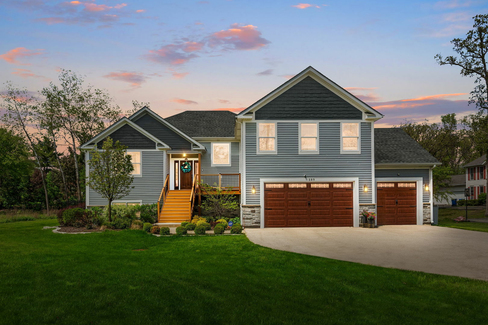 Property Photo: 589 Quassey Avenue IL 60044