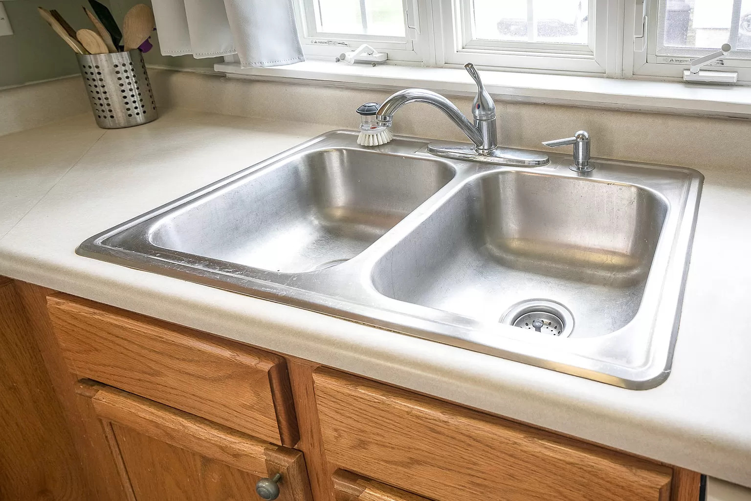 Property Photo: 611 E Wilson Street IL 60510