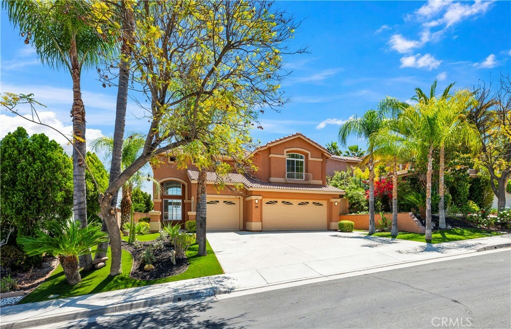 Property Photo: 29 Villa Valtelena CA 92532